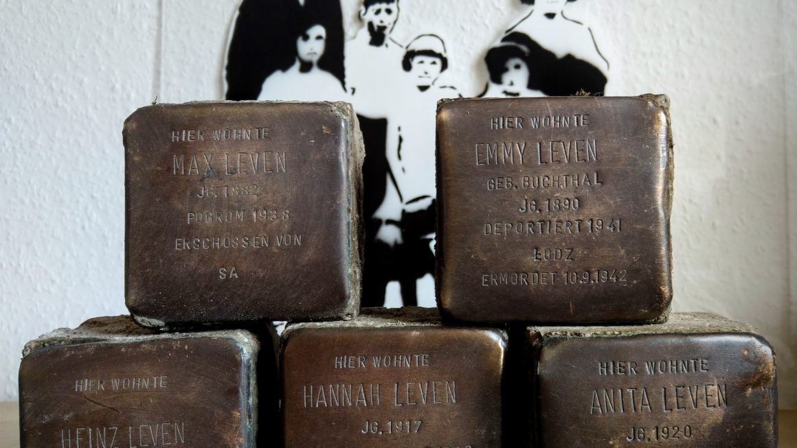 Stolpersteine von Familie Leven gesichert