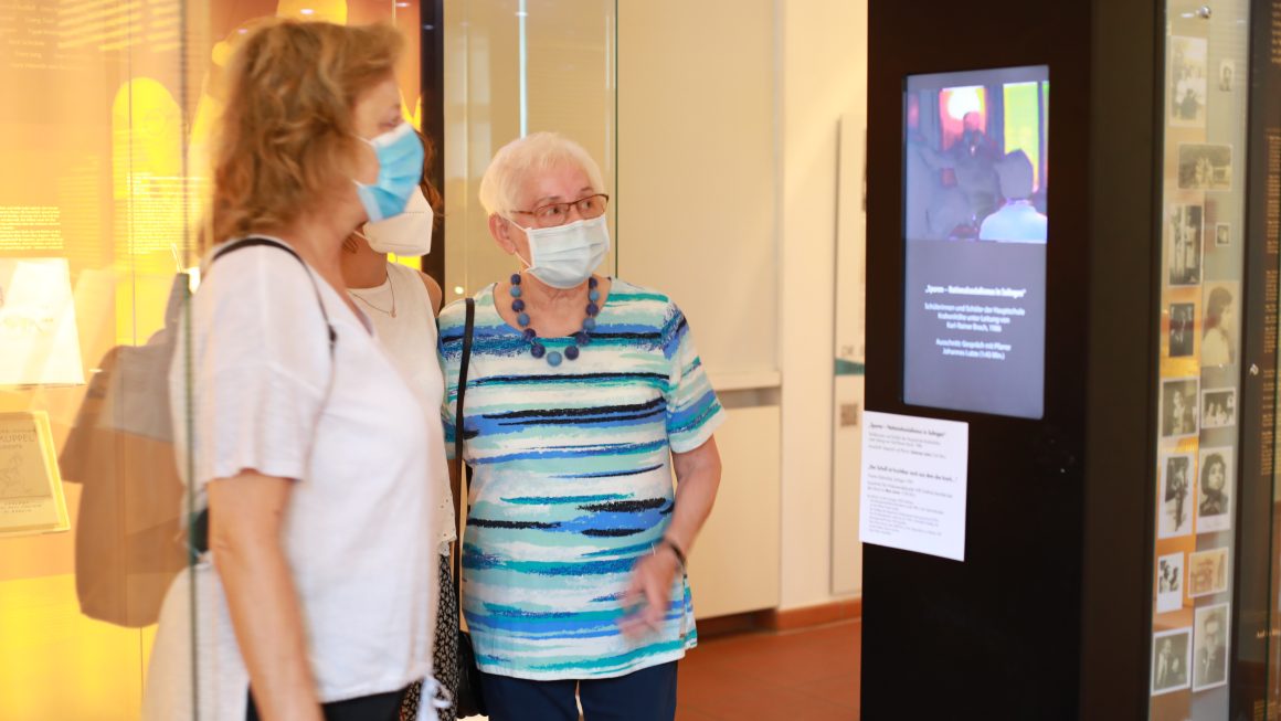 Zweitzeug:innen erzählen über ihre Familien