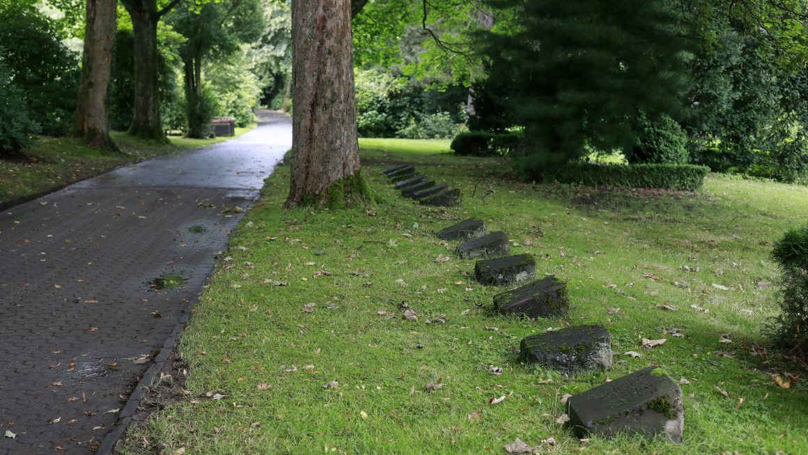 Ausländische Gräber auf dem Parkfriedhof Gräfrath