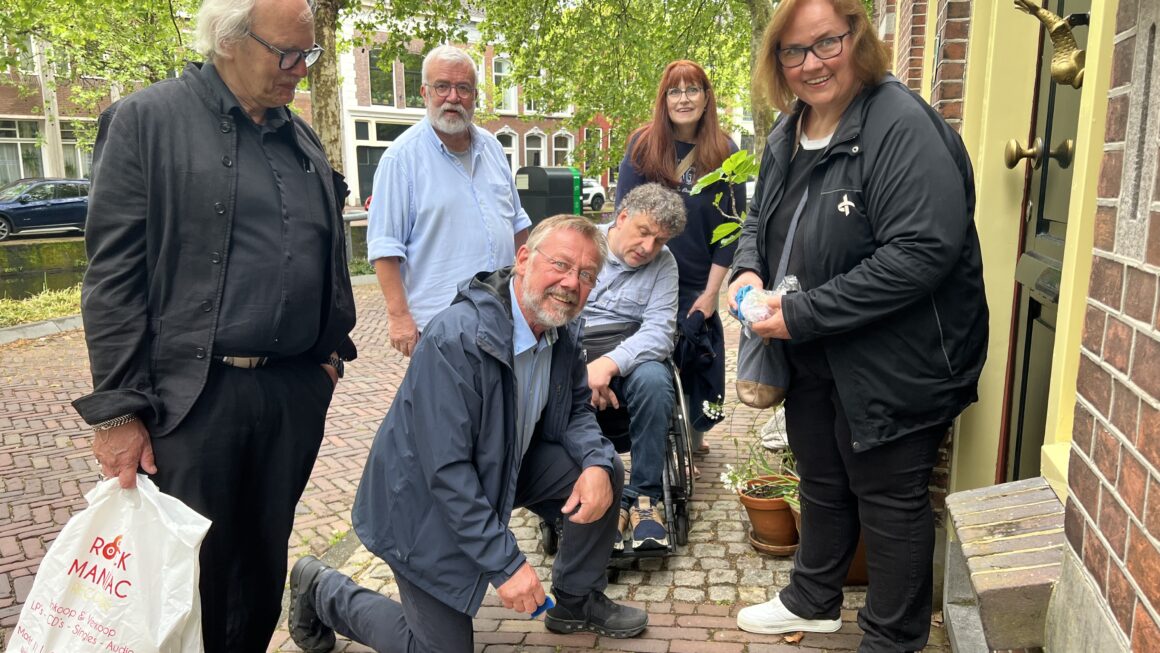 Stolpersteine in der Partnerstadt Gouda geputzt